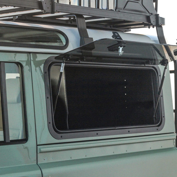 Alternative view of Coffre de rangement pour hayon latéral d’un Land Rover Defender Puma (2007-2016) - de Front Runner