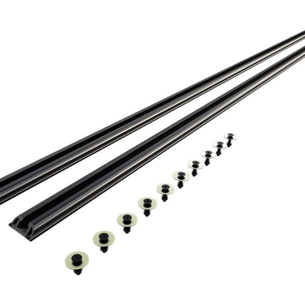 Rail universel non percé Front Runner 1800mm pour montage de porte-bagages sur toit, remorques ou auvents. En aluminium noir, robuste et facile à installer.