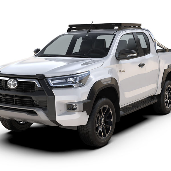 Kit galerie Slimline I pour Toyota Hilux Revo Extended Cab, conçu pour augmenter la capacité de chargement du toit avec un plateau Slimline et des foot rails à profil bas. Parfait pour les aventuriers et les utilisateurs ayant besoin de transport supplémentaire
