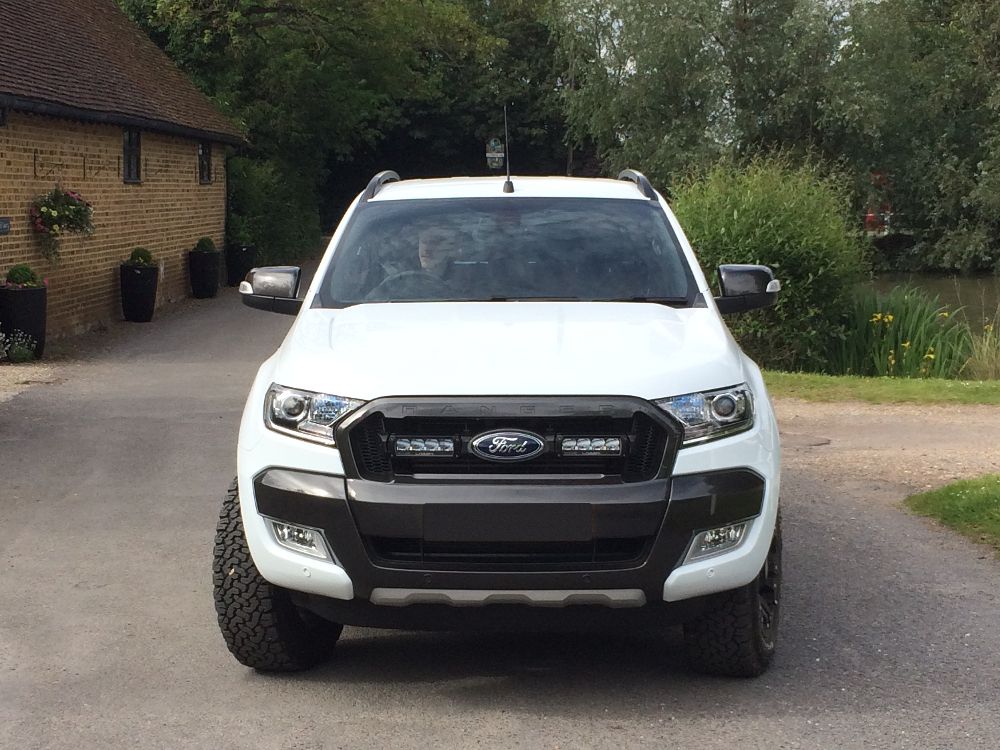 Kit éclairage calandre LED Ford Ranger (2016–2018) Triple-R 750 – Image 1