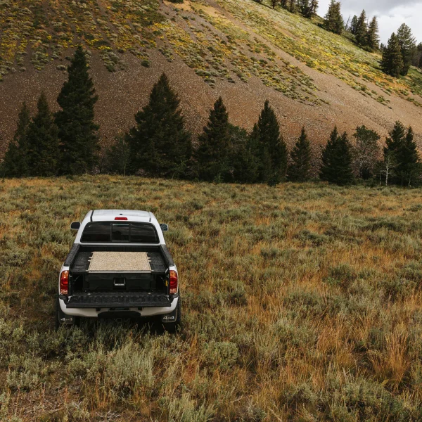 Alternative view of TAPIS ANTI-DÉRAPANT RECOUVRANT LE DOUBLE PLANCHER POUR PICK-UP TRACTION MAT