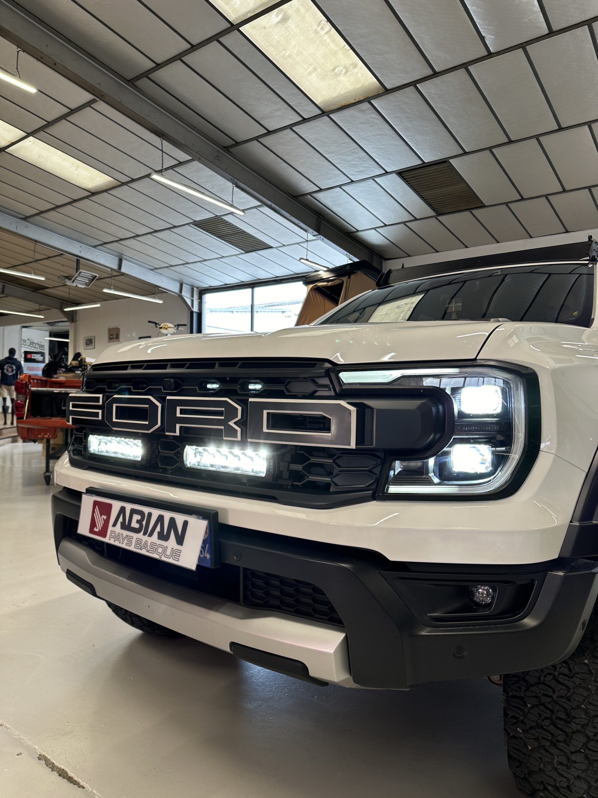Kit éclairage calandre LED Lazer Ford Ranger Raptor (2023+) Triple-R 850 – Image 1