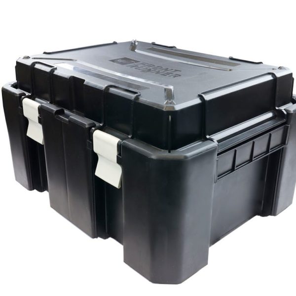 Les caisses Wolf Pack Pro offrent une solution robuste et modulable pour organiser, protéger et transporter vos affaires. Conçues en plastique résistant aux chocs, elles s’empilent facilement et s’adaptent aussi bien au rangement domestique qu’aux expéditions en plein air.