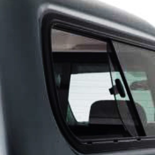 Alternative view of Hardtop avec vitres coulissantes Isuzu Crew Cab