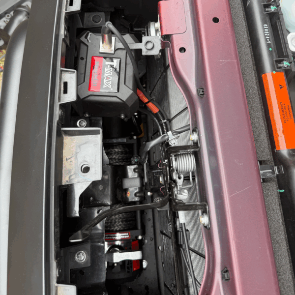 Alternative view of Treuil Ullstein avec kit de montage et pare-buffles avant Isuzu