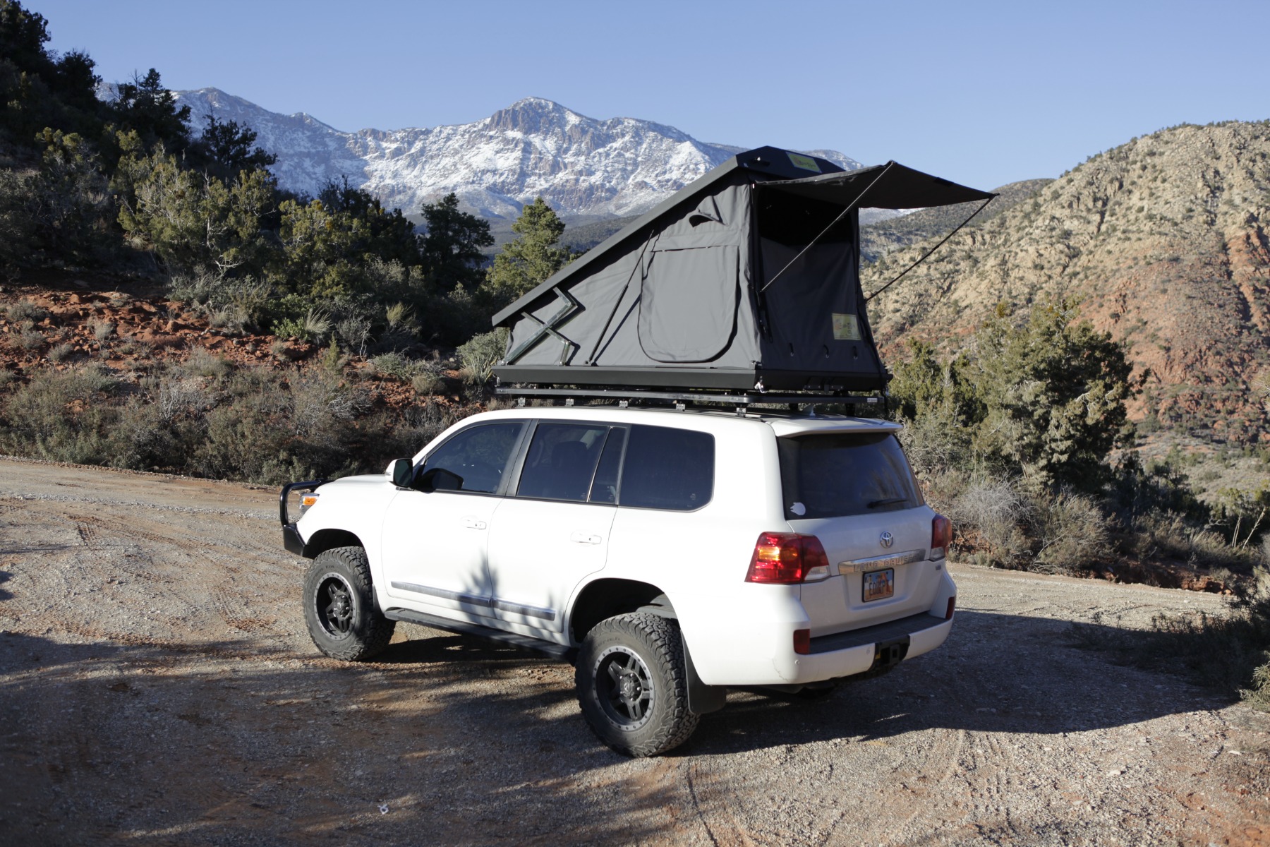 Eezi-Awn Stealth Rooftop Tent
