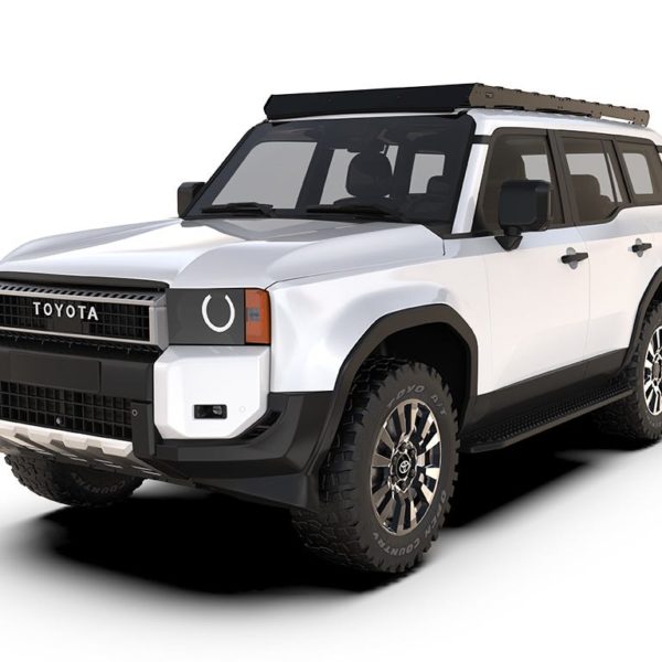 Kit de barres de toit Slimsport pour Toyota Land Cruiser Prado (2024-actuel), conçu pour offrir une capacité de chargement optimale avec un design aérodynamique et robuste. Facile à installer, il comprend des rails latéraux élégants et des pieds de montage renforcés pour une stabilité maximale. Idéal pour transporter vos équipements tout en réduisant le bruit du vent. Compatible avec une large gamme d'accessoires Front Runner pour personnaliser votre installation