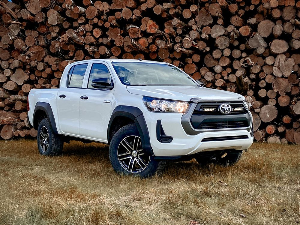 Kit éclairage calandre LED Lazer Toyota Hilux (2021+) Linear-6 – Image 1