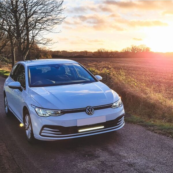 Alternative view of KIT MONTAGE LINEAR 18 CALANDRE VW GOLF MK8 2020+
