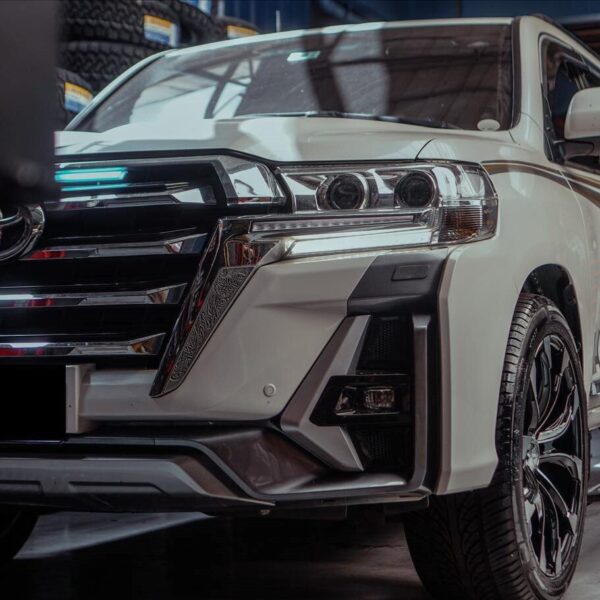 Alternative view of MARCHE PIED ELECTRIQUE TOYOTA LC150 2014->2019 (la paire)