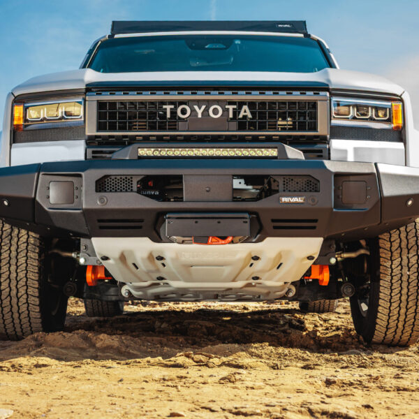 Alternative view of BUMPER FRONT RIVAL TOYOTA LC250 2024 -> (USAGE COMPETITION)