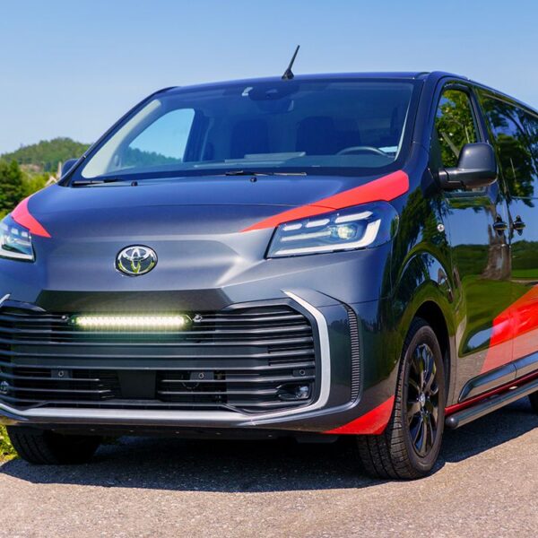 KIT MONTAGE LINEAR18 CALANDRE TOYOTA PROACE 2023+ – Image 3