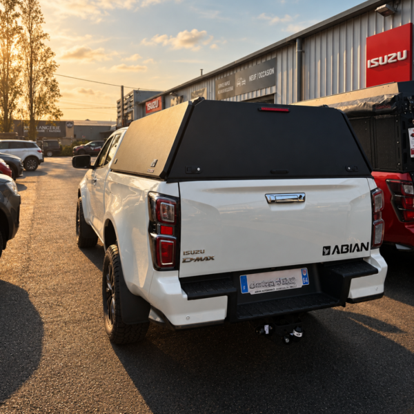 Alternative view of Hardtop fermé (sans vitre) aluminium noir CW Isuzu D-Max Space Cab 2020+