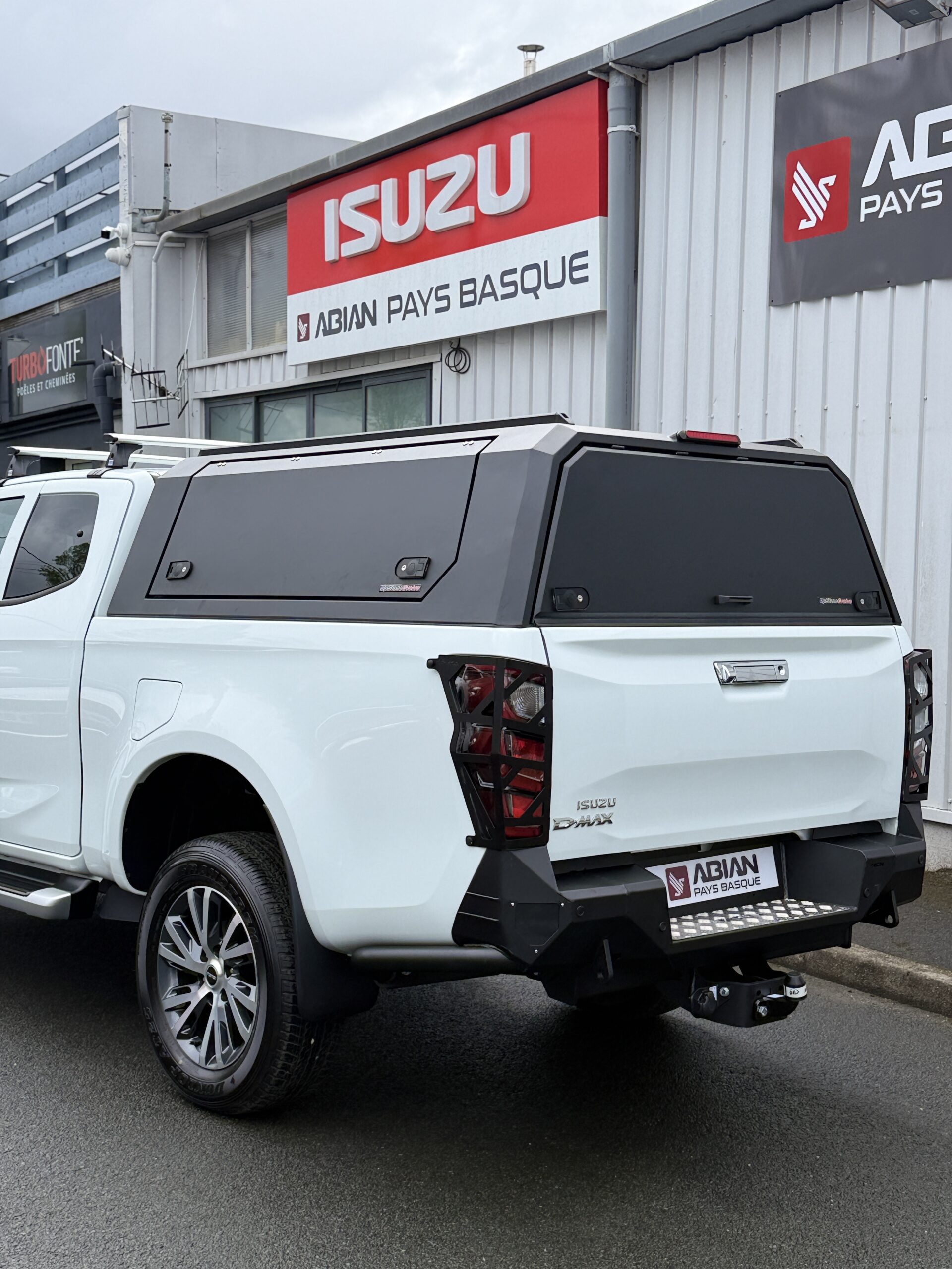 Hardtop fermé (sans vitre) aluminium noir Isuzu D-Max Space Cab 2020+ – Image 1