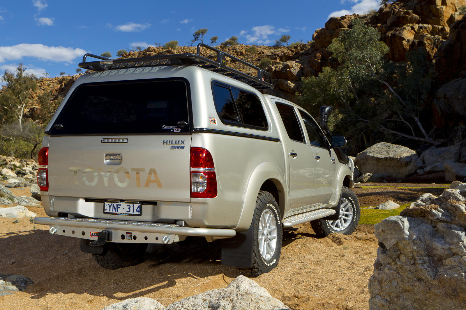 CANOPY SMOOTH DC STD HILUX - 05ON NSWCO