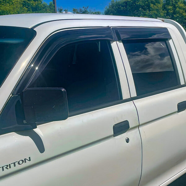 Jeu 4 déflecteurs vitre avant et arrière Mitsubishi L200 K74 1997-2006