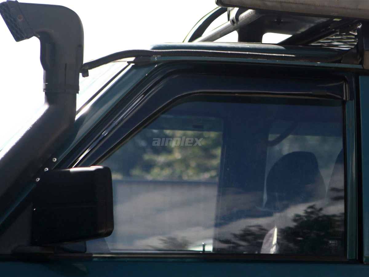 Jeu 2 déflecteurs vitre avant Nissan Patrol GR Y60