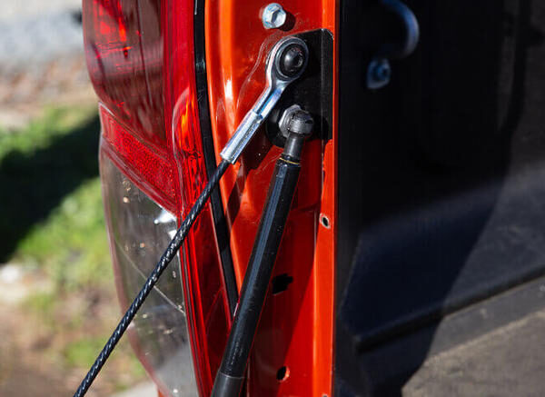 Verin assistance ridelle Hilux Revo 2015+ (A Deck - sans crochets)