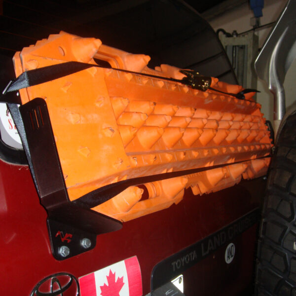 Support de plaques à sable Maxtrax sur le hayon pour Toyota HDJ80 N4-Offroad