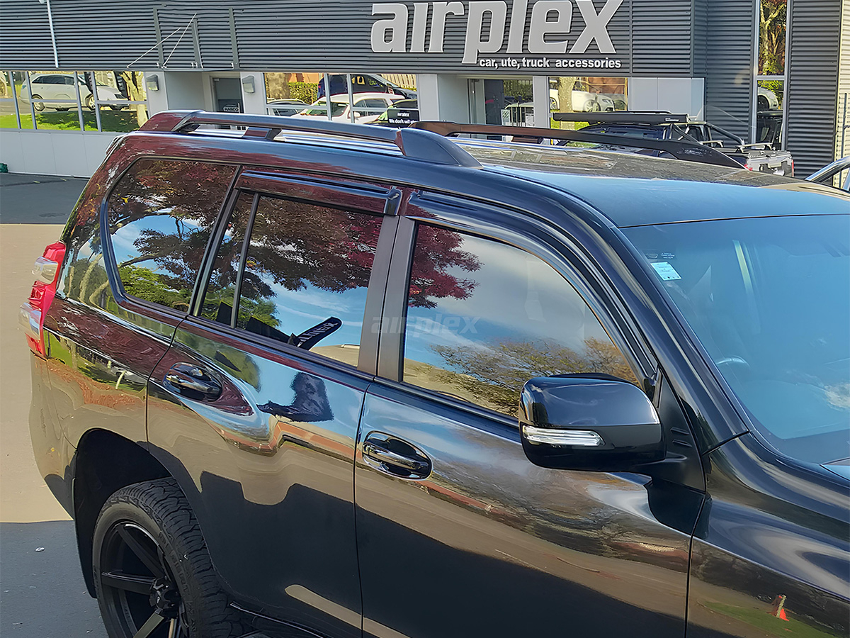 Jeu 4 déflecteurs vitre avant et arrière Toyota KDJ15 GDJ15 – Image 2