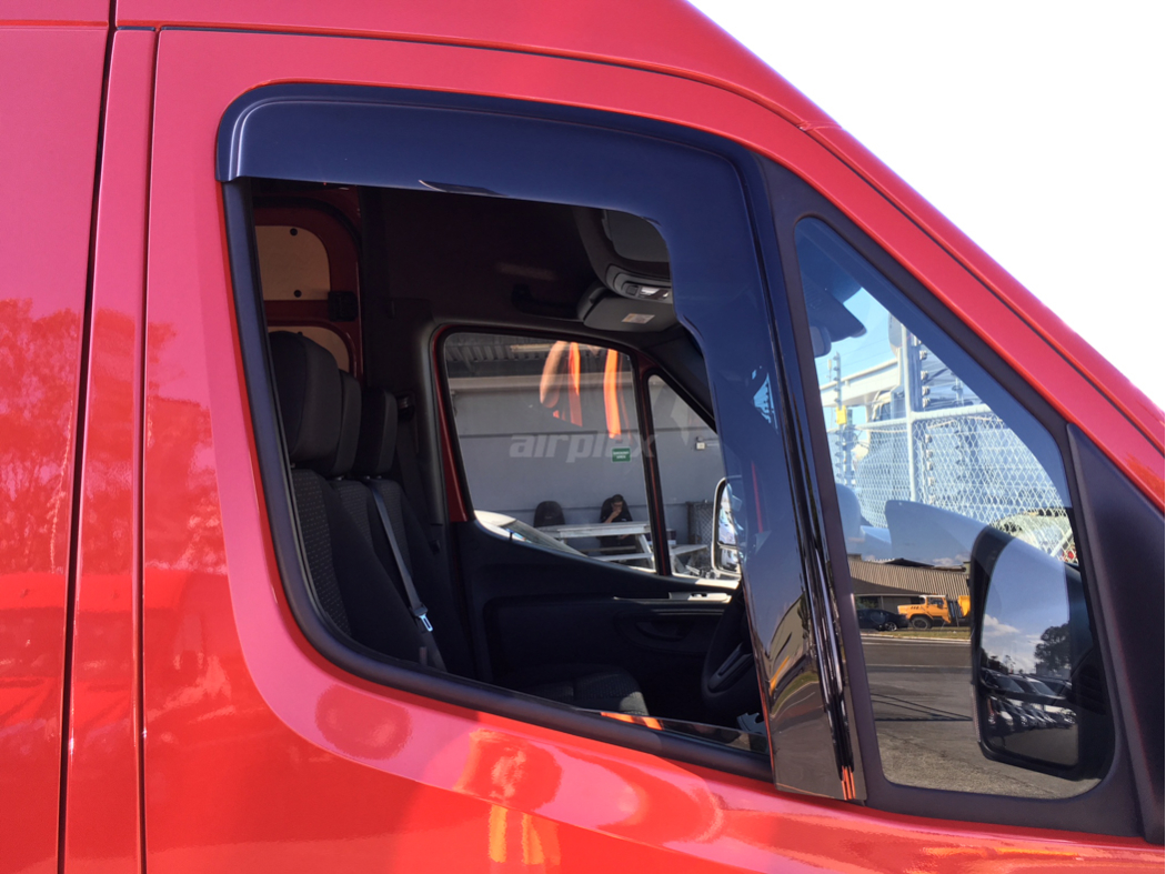 Jeu 2 déflecteurs de vitre avant Sprinter W907 - montage collé – Image 2