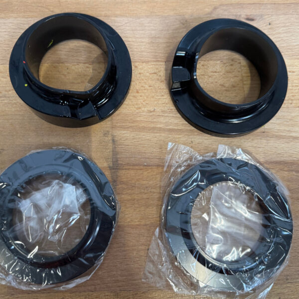 Alternative view of Kit adaptation ressorts origine sur amortisseurs OME Nitro+ Hilux Revo