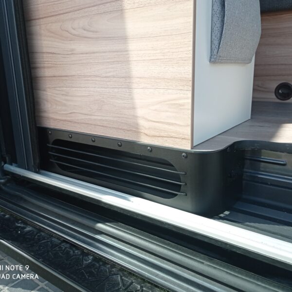 Alternative view of Rangement sous plancher Mercedes Sprinter Hymer grand canyon S N4-Offroad