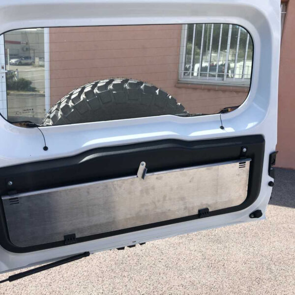 Alternative view of Tablette rabattable N4-Offroad sur porte arrière Jimny après 2019 - version sans ouverture depuis l'intérieur