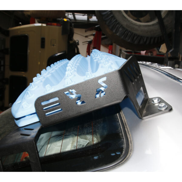 Alternative view of Support de plaques à sable Maxtrax sur le hayon pour Toyota HDJ100 N4-Offroad