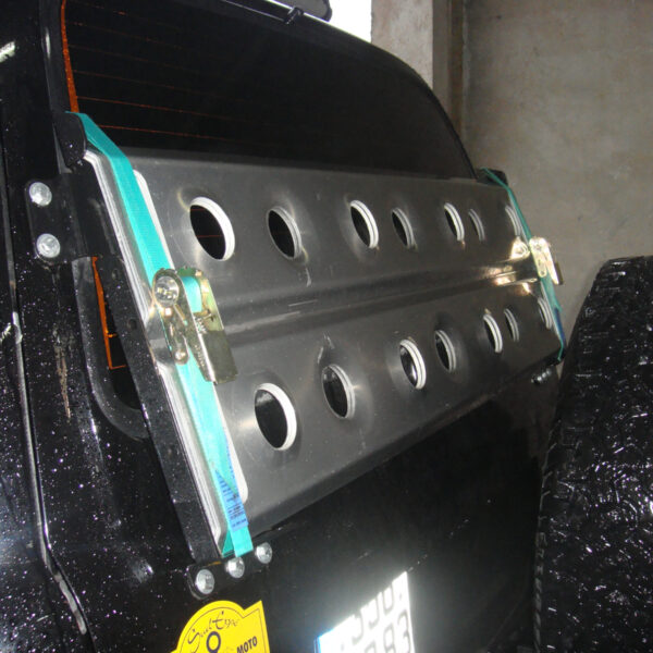 Alternative view of Support de plaques à sable sur le hayon pour Toyota HDJ80 N4-Offroad