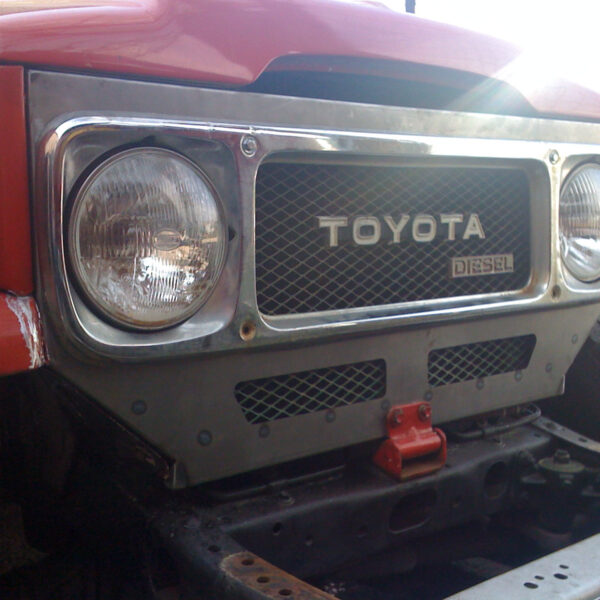 Alternative view of Calandre masque avant en acier J4 N4-Offroad