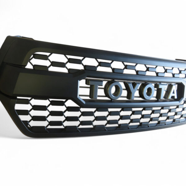 Alternative view of Calandre TRD Hilux Revo 2019-2020