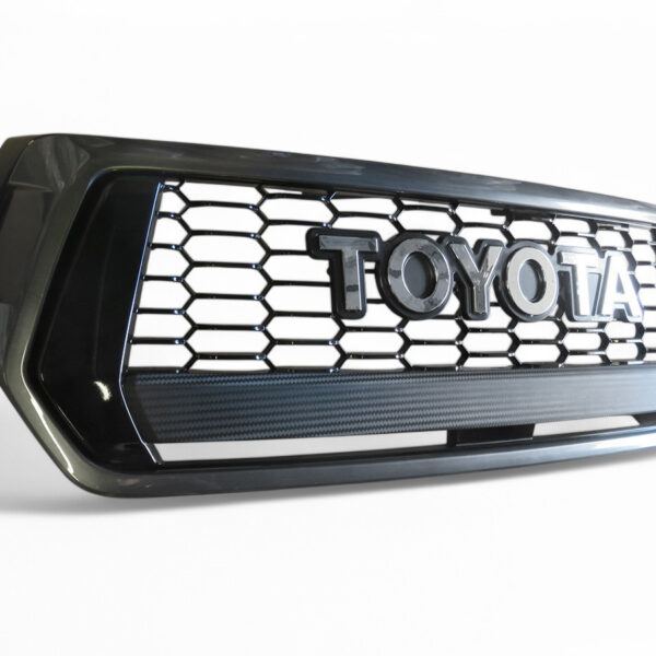 Alternative view of Calandre GR Hilux Revo 2019-2020