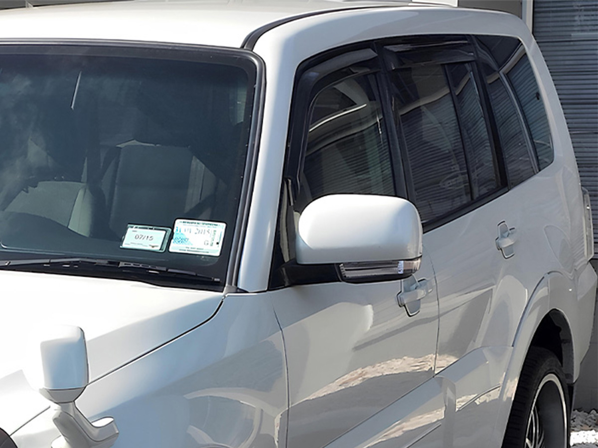 Jeu 4 déflecteurs de vitre avant et arrière Mitsubishi Pajero 2