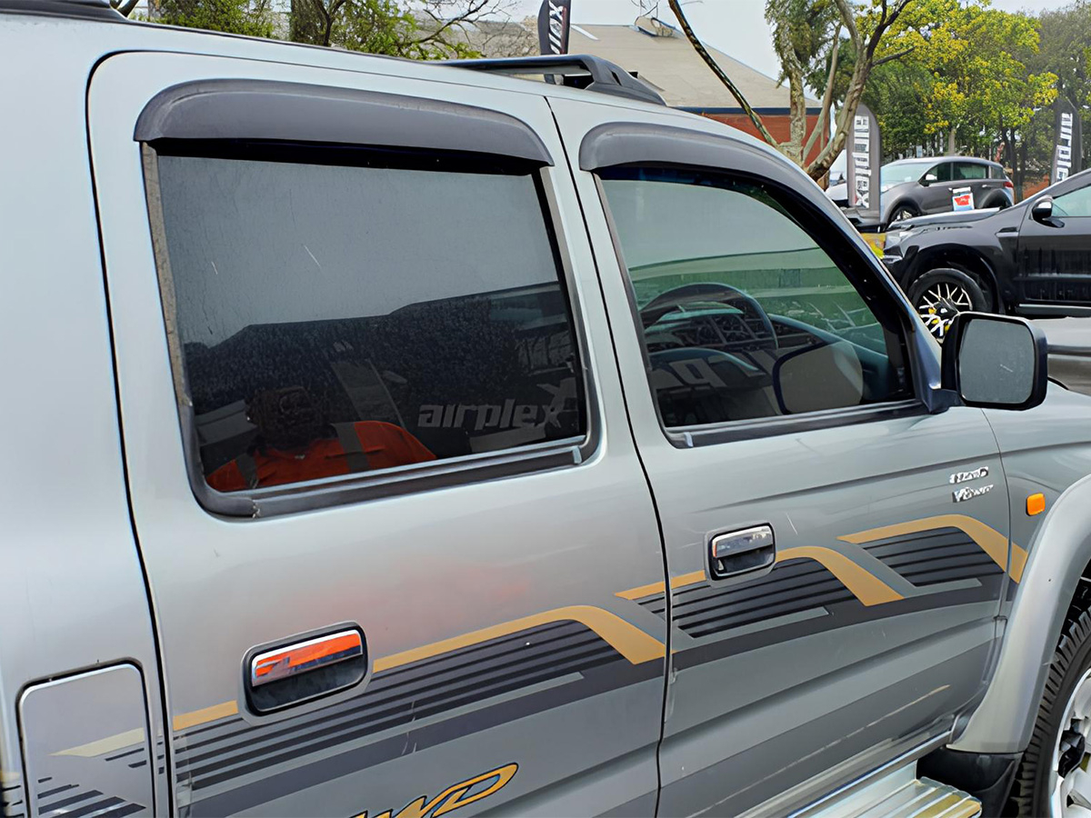 Jeu 4 déflecteurs vitre avant et arrière Toyota Hilux 1998-2004 – Image 3