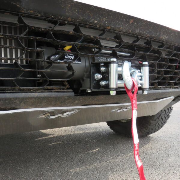 Alternative view of Platine treuil intégrée pare-chocs d'origine Dacia Duster I et II