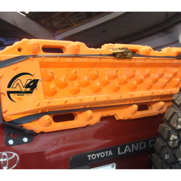 Support de plaques à sable Maxtrax sur le hayon pour Toyota HDJ80 N4-Offroad – Image 4