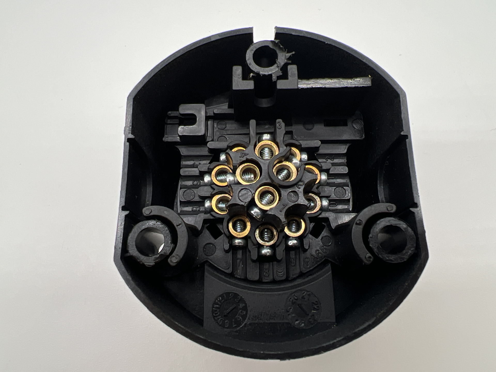 Prise remorque socle 13 broches femelle plastique – Image 4