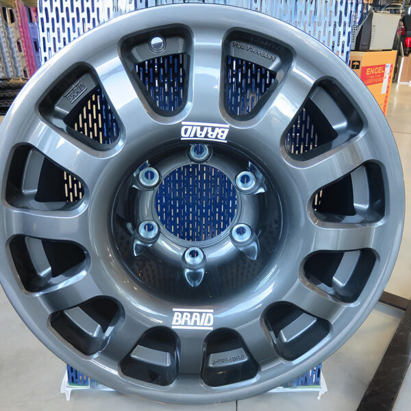 Alternative view of Jante Alu Braid Fullrace Grise 7x16 5x150 ET10 HDJ/FZJ/UZJ100