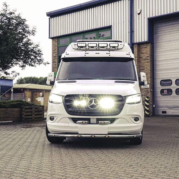 Alternative view of KIT MONTAGE RRR4 CALANDRE MERCEDES SPRINTER 2018+
