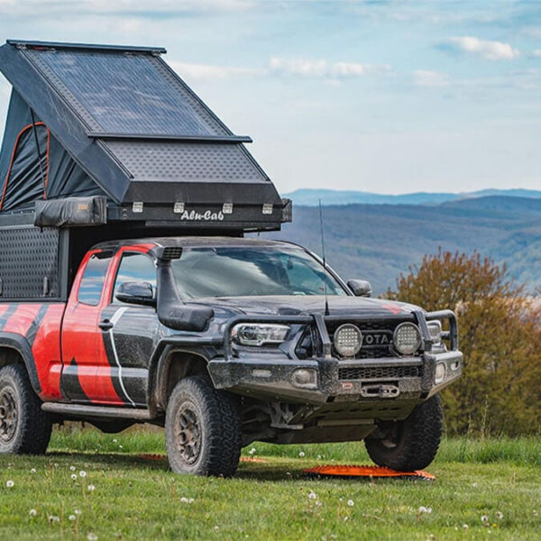 Alu-Cab Canopy Camper Toyota Tacoma Long Bed de 2016+ en noir
