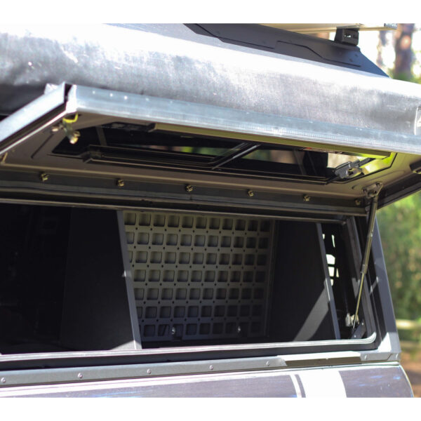 Grille 560mm d'organisation pour compartiment latéral de hardtop Alu-Cab
