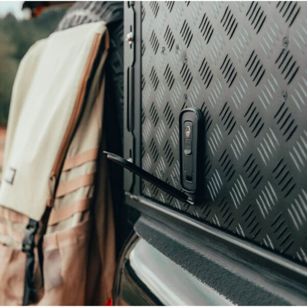 Alternative view of Couvercle de protection pour serrure de hard top Alu-Cab