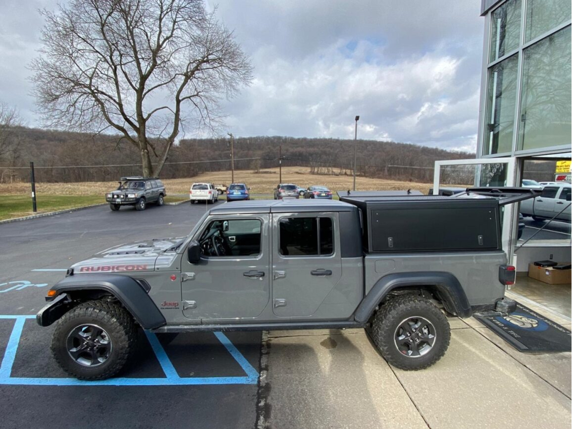 Hardtop Explorer noir lisse Jeep Gladiator 2019+ double cabine Alu-Cab – Image 2