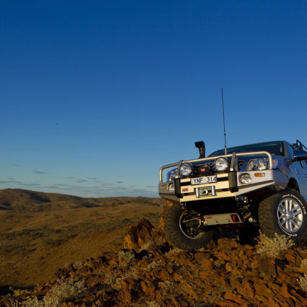 W/BAR HILUX 11ON FLARES AF20 – Image 3