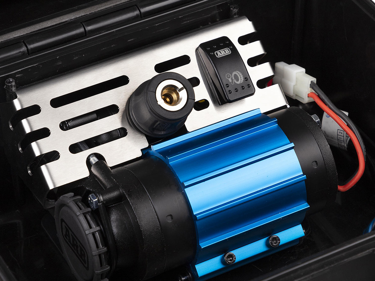Mallette compresseur simple 12V Version 2 ARB avec tuyau 7m et raccords – Image 4