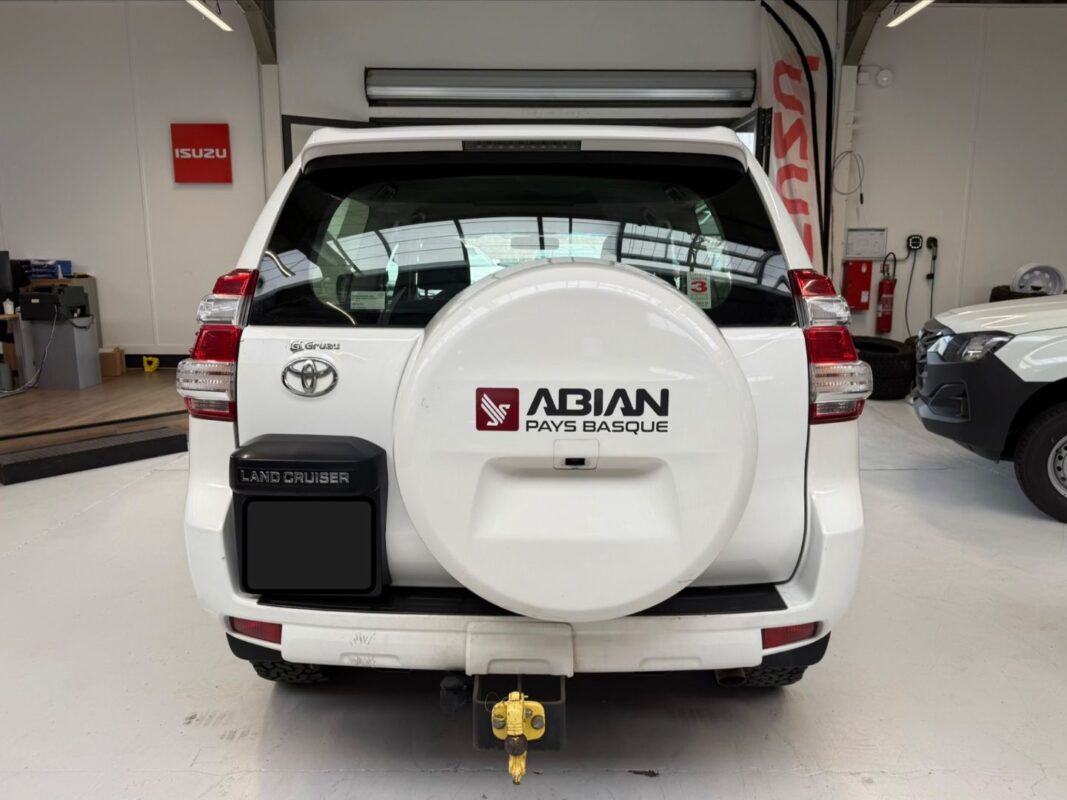 TOYOTA LAND CRUISER