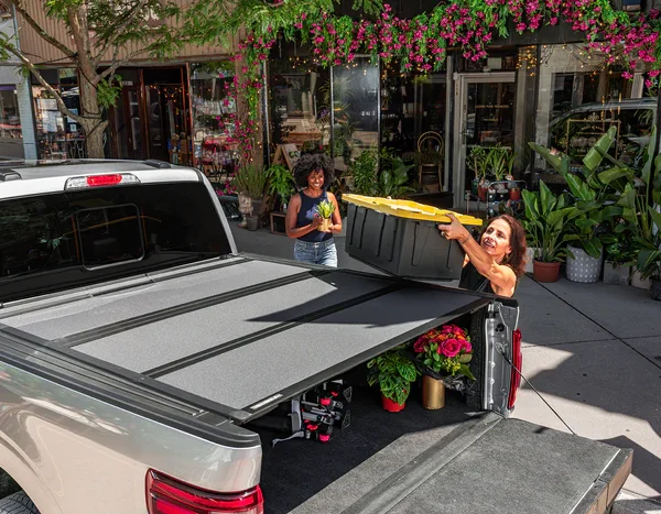 Couvre-benne rigide pliable REALTRUCK BAKFLIP MX4