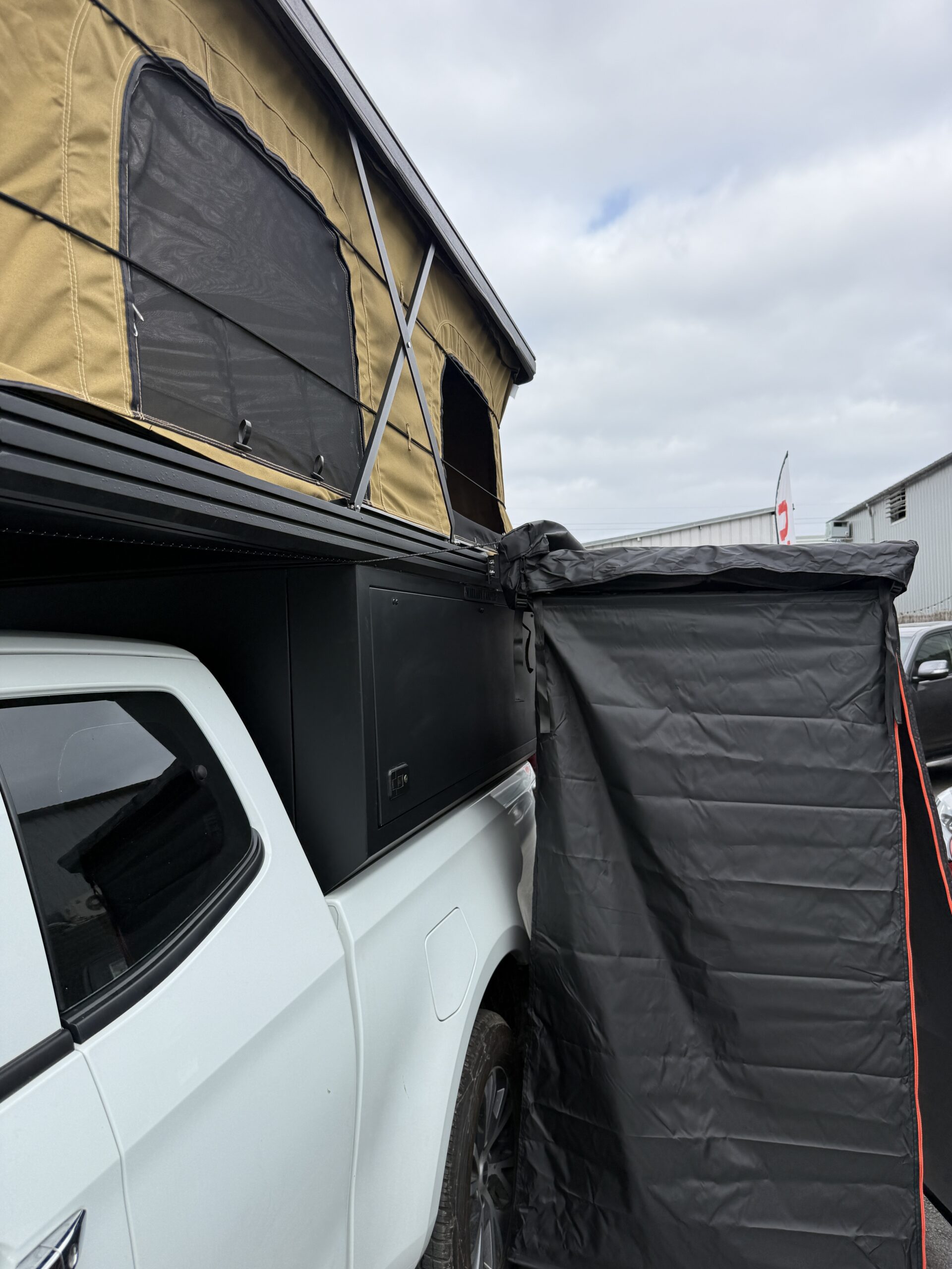 Hardtop aluminium Traveller avec toit relevable – Image 19