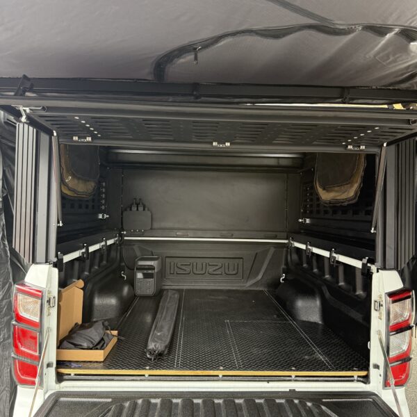 Hardtop aluminium Traveller avec toit relevable – Image 17